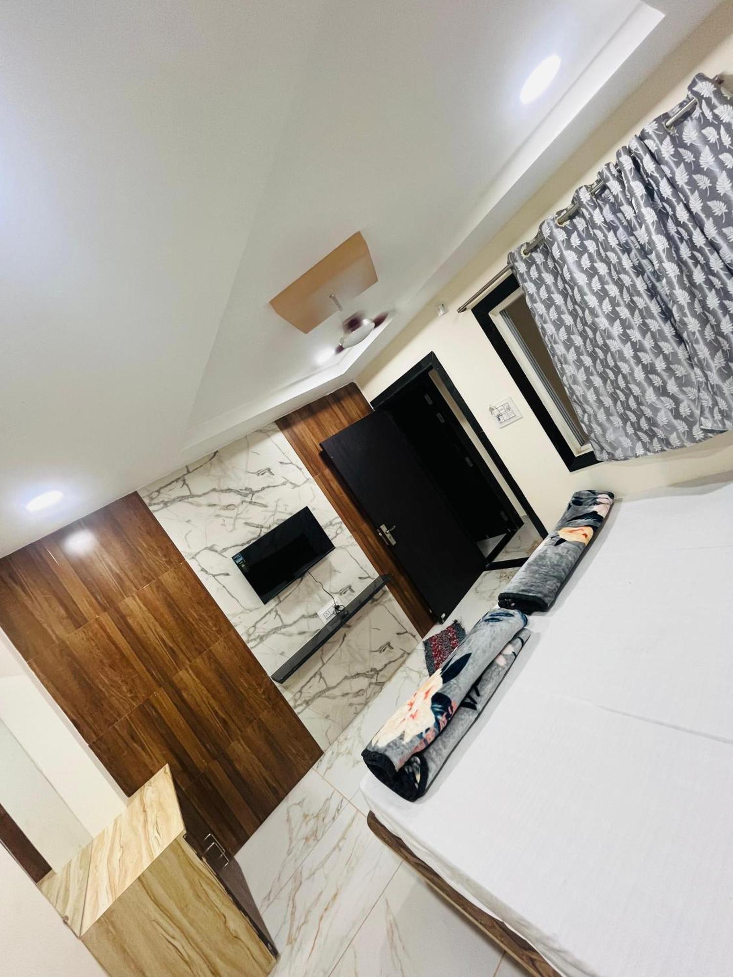 Hotel Sk Tower اوجاين المظهر الخارجي الصورة